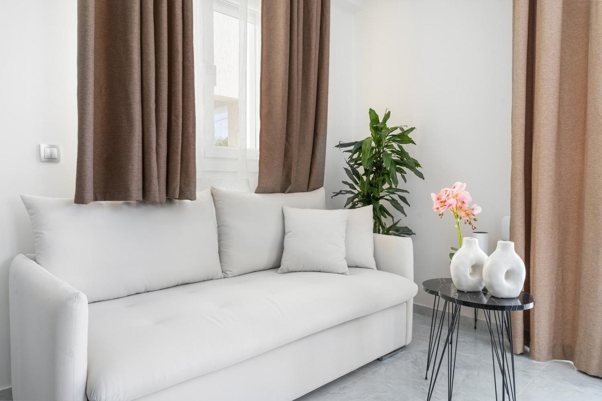 Miralis Apartments Никиана Екстериор снимка