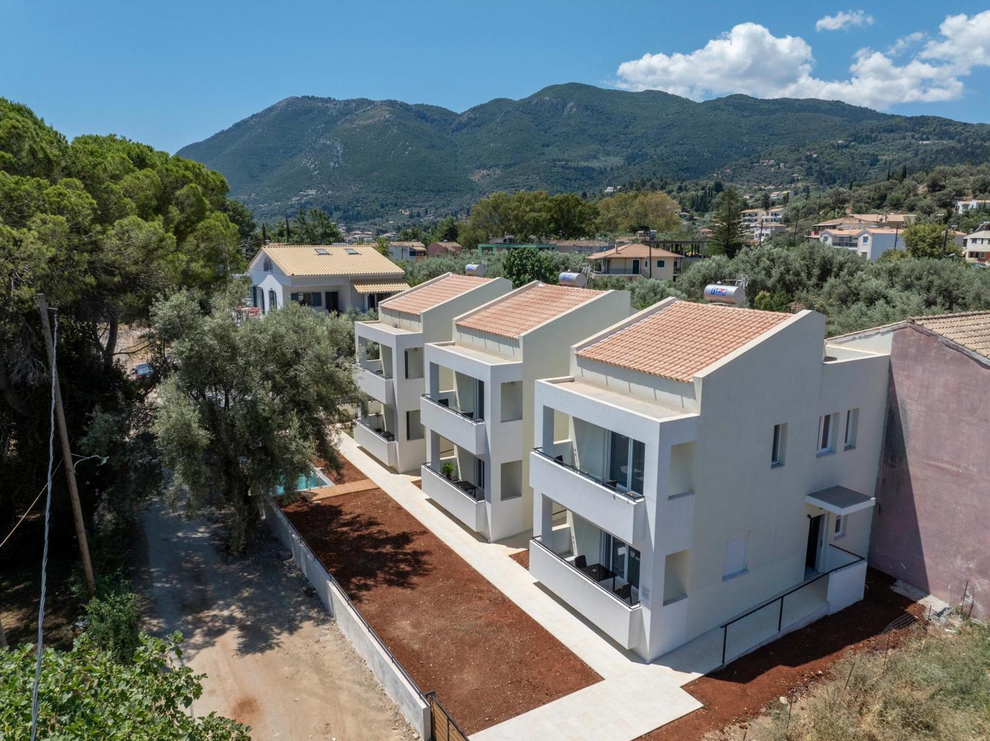 Miralis Apartments Никиана Екстериор снимка